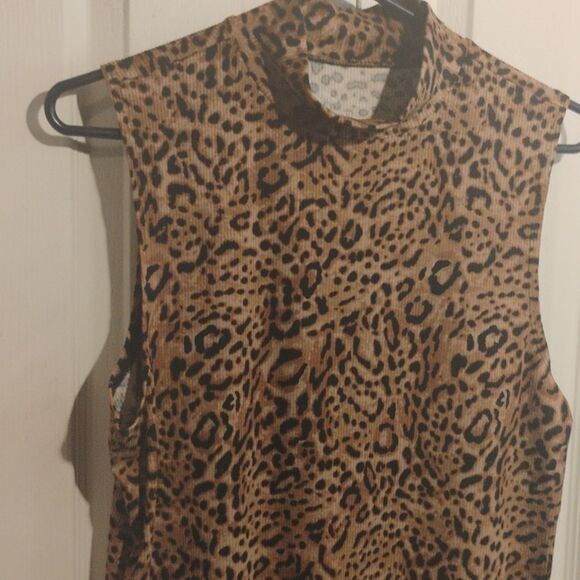 No Boundaries Brown Muscle Tee Sleeveless Top - Picture 2 of 9